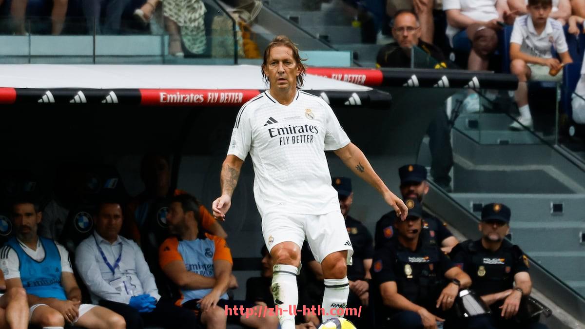 华体会hth-意甲球队长袖球衣设计风格及冬季使用情况盘点