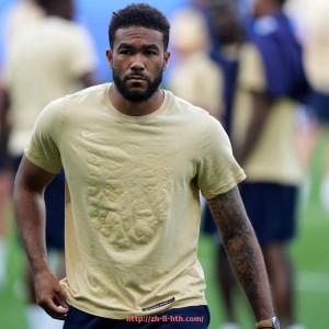 华体会hth-CBA王哲林踢足球：王哲林跨界踢足球的故事与表现