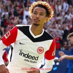 华体会hth-意甲球队长袖球衣设计风格及冬季使用情况盘点